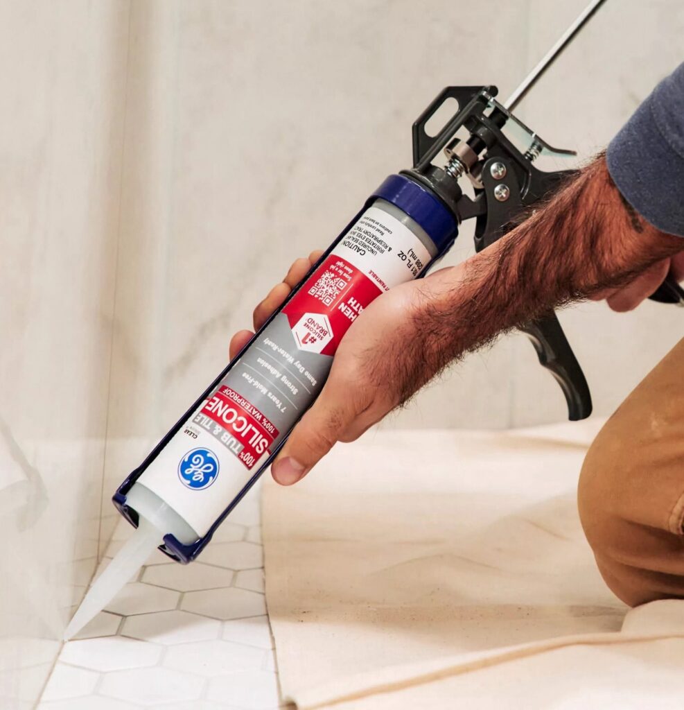 GE Silicone 1 Tub & Tile Sealant, Waterproof Adhesive for Kitchen and Bathroom (Clear, 10.1 fl oz) cwwsf
