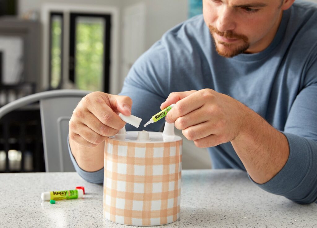 Krazy Glue All Purpose Super Glue with Precision Tip Applicator (Clear, 0.1 oz) isrnh